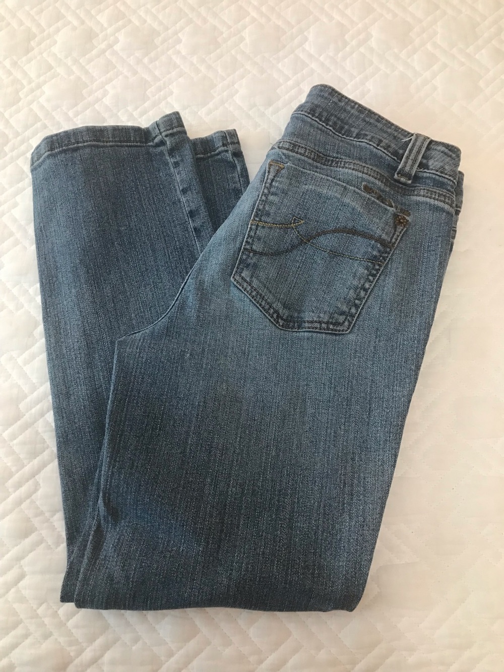 DKNY Women's Straight Leg Jeans in Light Blue Wash Size 8